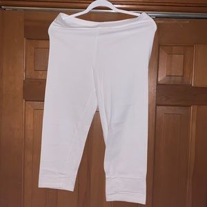 Vera Wang white plain capri leggings